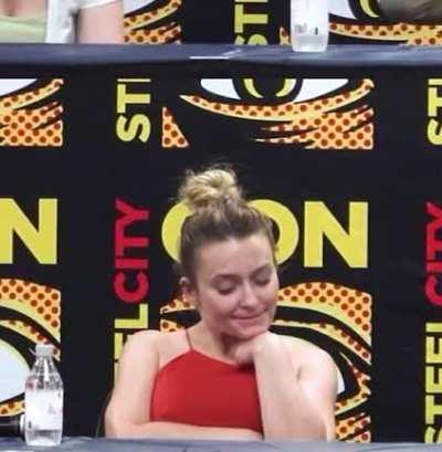 Monica Keena tweaking out at Steel City Con (August 2021)