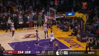 [Highlight] Monk with a tough shot to beat the buzzer