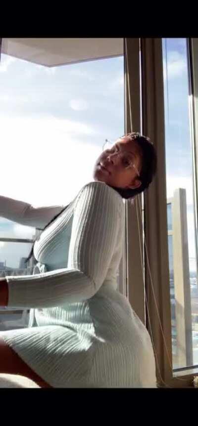 Lady L OnlyFans Tease. Doesn’t look like she has any panties on. Still teasing too much