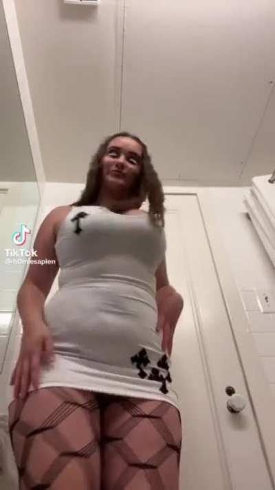 h0miesapien (thikk with quick upskirt)