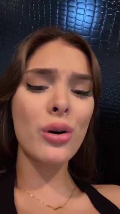 Imagine what those lips can do 💦 I bet Brigthon Sharbino do amazing job 😁