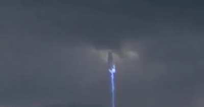 Шо це? Команда энтерпрайза спасает нас от боргов? Или шепард на Нормандии прилетел