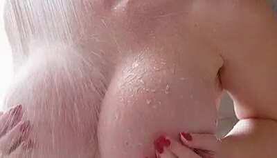 Casca Akashova - Shower [GIF]