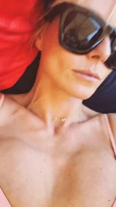 Heidi Klum showing us her MILF tits