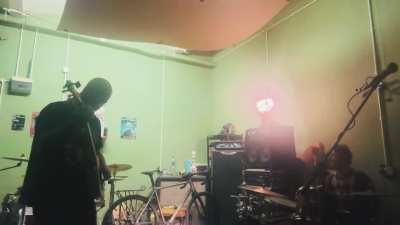 Some very non traditional 3 finger banjo