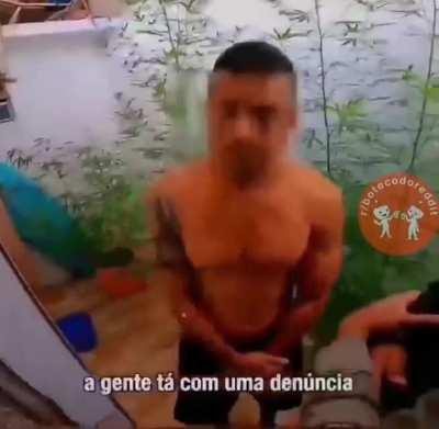 Aí eles me obrigam a comprar com o tráfico po!