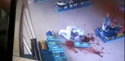 Buyer is shot dead by a motorcycle driver with a shot gun