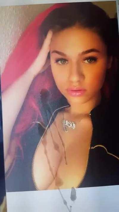 Badmomzjay auf die Titten gespritzt 💦