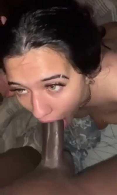 She need her pretty face nutted on