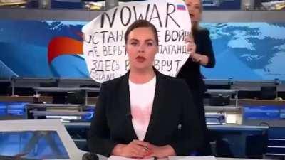 Woman With an Anti-War Poster Appeared on Russian Main State TV Channel's Live News
