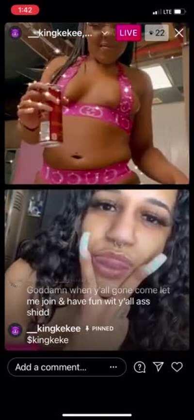 Two jackson strippers on live! If anyone’s got any videos or pics of them hmu n let’s talk ab it 😂