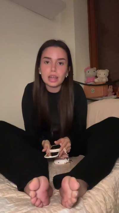ilmiosecondonomebella TikTok Live Clip 2024.03.21 Soles and Toes
