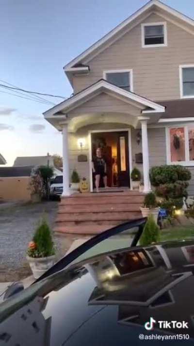 Women Takes The Energy Of A Karen And Pulls A Reverse Uno