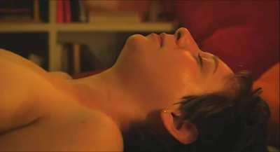 Manon Delauvaux, Nora Dolmans in short film Switch (2018)