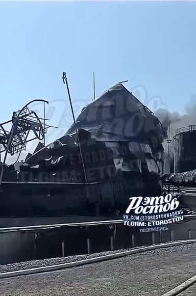 Reporters live from the oil depot in Proletarsk, Rostov region (find English translation of their dialog in comments)