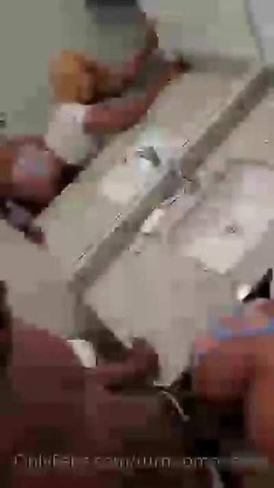 Look how she throw it back