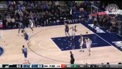 [Highlight] Anthony Edwards throws a perfect lob to Rudy Gobert for an effortless-looking alley-oop!