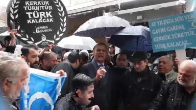 Destek verdiğim Zafer Partisi🇹🇷, her zaman ve her yerde, korkmadan ve menfaat gözetmeden Türk milletinin hakkını savunuyor. Eleştirenlere soruyorum: Sizin partiniz ne yapıyor?

Kerkük Türk’tür ve sonsuza dek Türk kalacak!