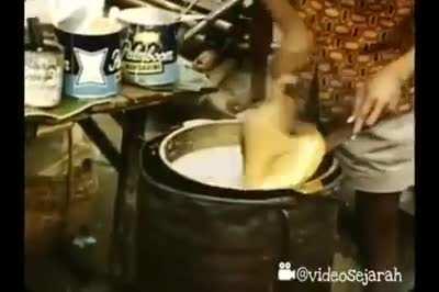 Selamat Pagi! Proses Pembuatan MARTABAK dan MARTABAK MANIS di tahun 1965
