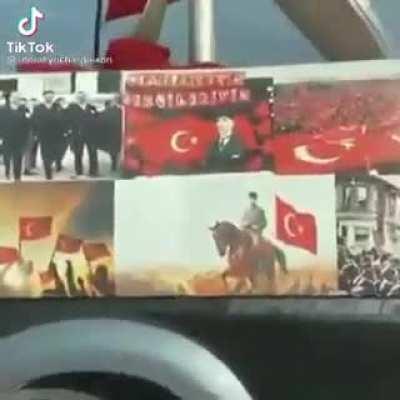 Least nationalist turk on their way to berlin 😋😋☪️🕋