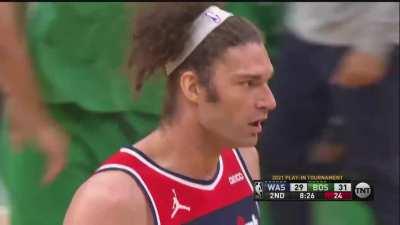 [Highlight] Robin Lopez’s Hook Shot