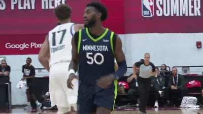 [Highlight] Kessler Edwards intercepts the pass but loses the ball because he steps on it. He recovers and knocks down the catch & shoot 3