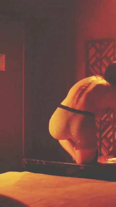 Alexandra Daddario - Lost Girls And Love Hotels (2020)