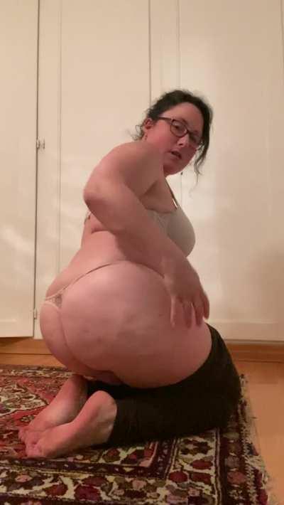 Would love to bounce my booty on you