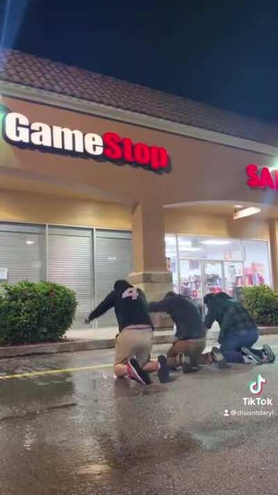 Gme to the moon 🚀🚀🚀🚀🚀😂