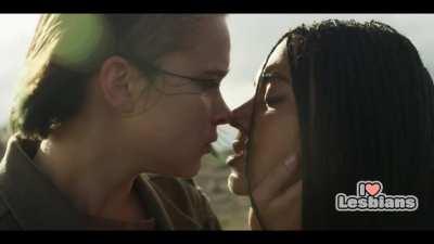 Clara Rugaard & Nenda Neururer (The Rising - s01e05)