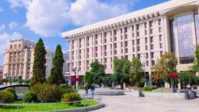 Hi, Reddit! I want to share a video from the heart of the city that russians are constantly trying to destroy (like other cities in Ukraine). By the way, this Maidan annoys them a lot.