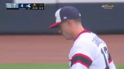 [Highlight] The White Sox's defensive woes continue as Romy Gonzalez drops a fly ball, allowing the Rays to go up 7-4 in the 8th