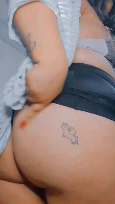 10% fat ass 90% horny