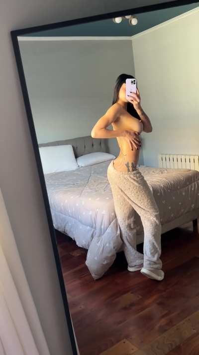 picking random guys on here to send nudes to... who's in