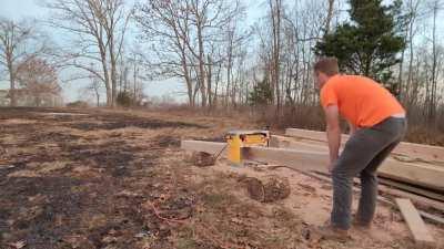 (Volume Warning) Saw a post on social media of someone using their planer like this, worked perfectly for the beams I milled with a chainsaw and a beam jig.