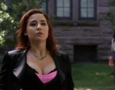 Allison Scagliotti : Stitchers