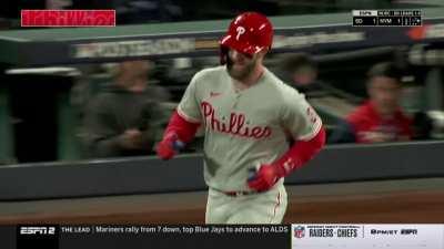 [Highlight] Bryce Harper hits a solo homer to put the Phillies up 1-0!