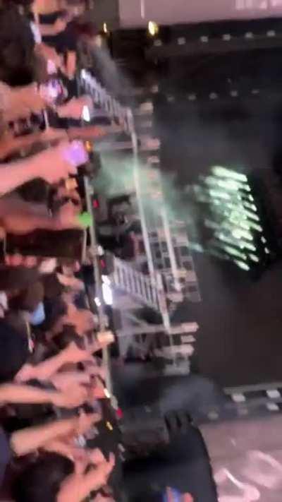 MUSIC: Full song played at Wireless