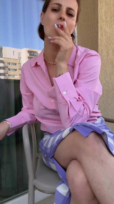 Feeling so sensual while i smoke