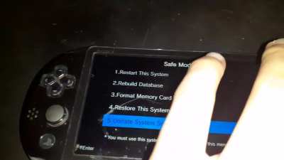 It just randomly started showing like 167000 notifications in the right corner and then reset and did this. 