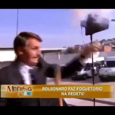 o cara mal sabe segurar um rojão imagina fazer uma guerra contra os EUA