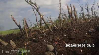 RU pov: Footage of an artillery shell hitting a group of ukrainian soldiers, wounding them. 