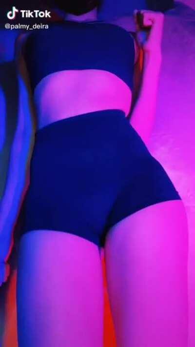 Wait for her to turn around🍑