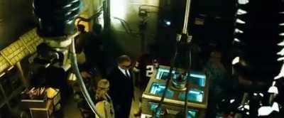 Transformers, mas cortaram a palavra cubo pra parecer cu