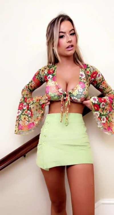 Busty in crop top & miniskirt