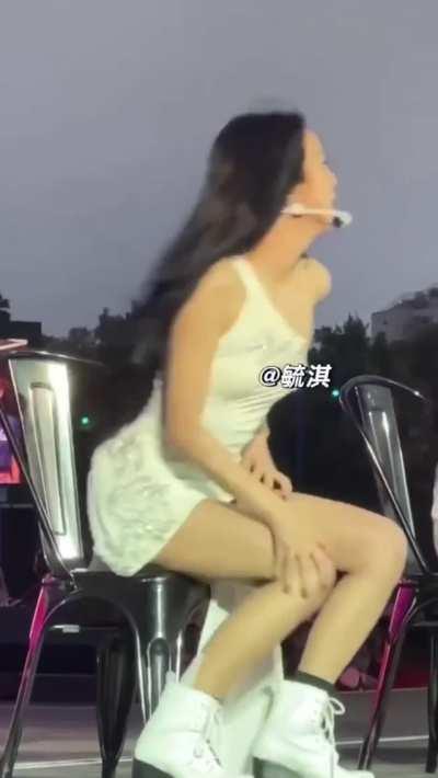 A private lapdance from Jisoo will drive anyone crazy ð¥µð¤¤