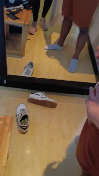 Touched a stranger’s d*ck in the locker room… and he didn’t stop me