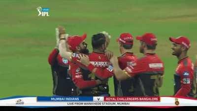 Umesh Yadav actually doing bits with a white ball TWICE IN A ROW