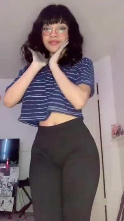 Small waist pretty face and a big 🏦