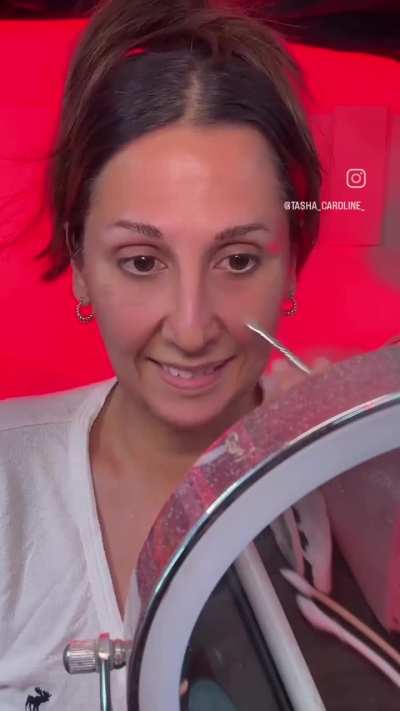 MAKE-UP ARTIST HER SKILLS  